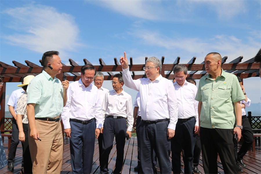 2024.06.23全國(guó)政協(xié)副主席、民盟中央常務(wù)副主席、中國(guó)科學(xué)院院士、清華大學(xué)副校長(zhǎng)王光謙蒞臨金徽股份視察.jpg