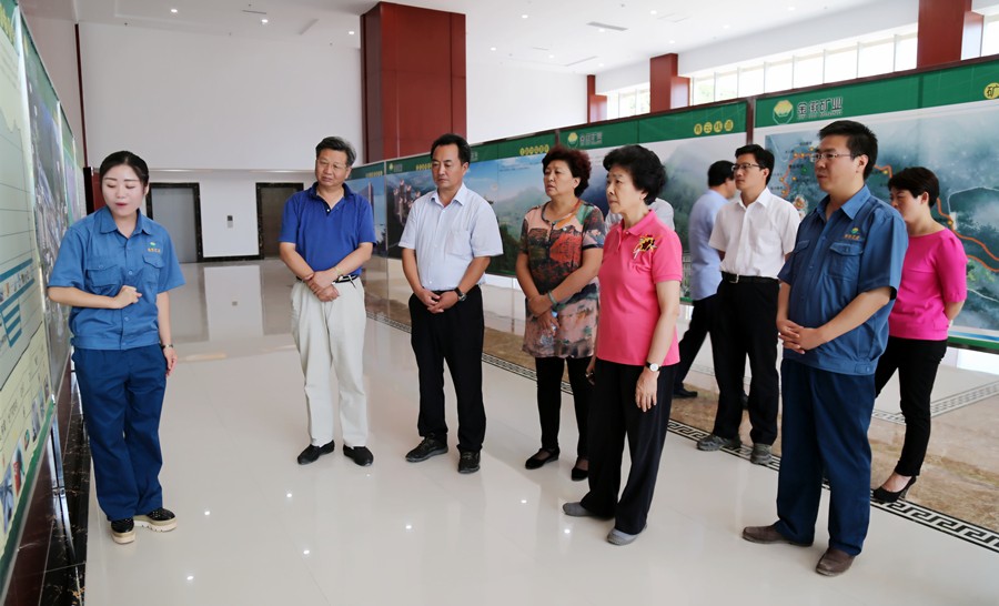 1-2015年8月，全國(guó)政協(xié)副主席、中國(guó)科學(xué)院院士王志珍一行蒞臨金徽股份調(diào)研。.jpg