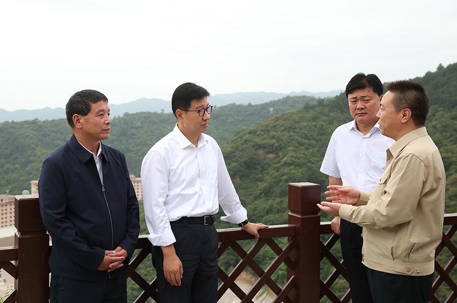 13-2021年8月，省委常委、副省長(zhǎng)張錦剛蒞臨公司檢查指導(dǎo)工作。.jpg