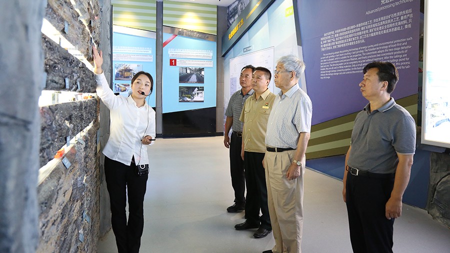 18-2020年8月，原四川省委書記、省人大常委會(huì)主任，中共第十六屆中央委員，第十一屆全國(guó)人大常委會(huì)委員張學(xué)忠蒞臨金徽股份參觀。.jpg