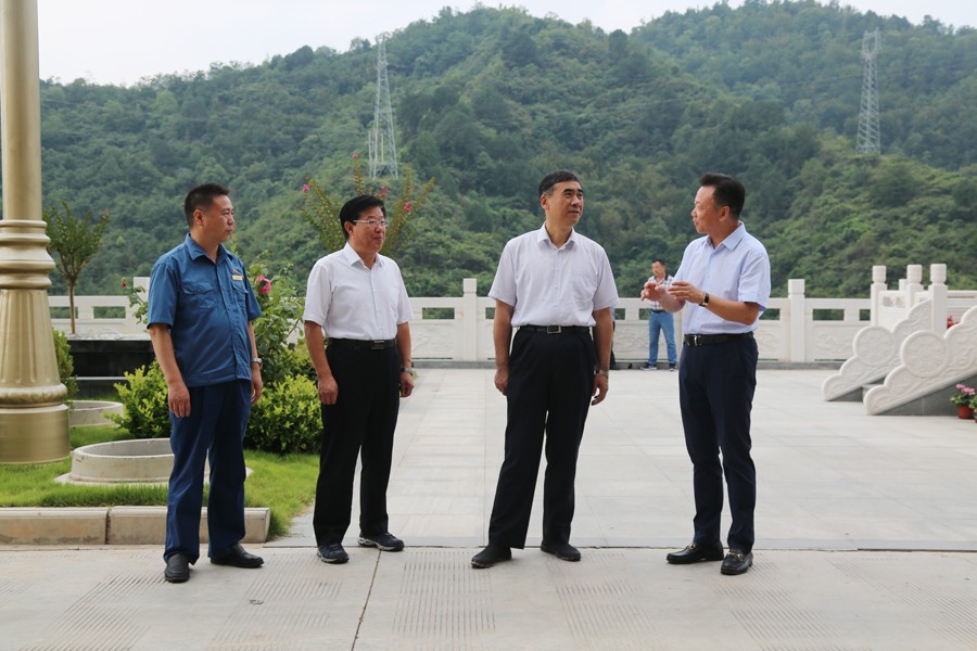 24-2018年8月，全省綠色礦山建設(shè)現(xiàn)場(chǎng)會(huì)在金徽股份召開，時(shí)任副省長(zhǎng)李斌出席會(huì)議并做重要講話。.jpg
