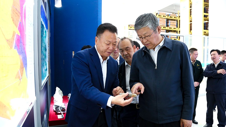 33-2021年5月，隴南市委書記張珂兵蒞臨礦區(qū)調(diào)研尾礦庫治理及綠色礦山建設(shè)情況。.jpg