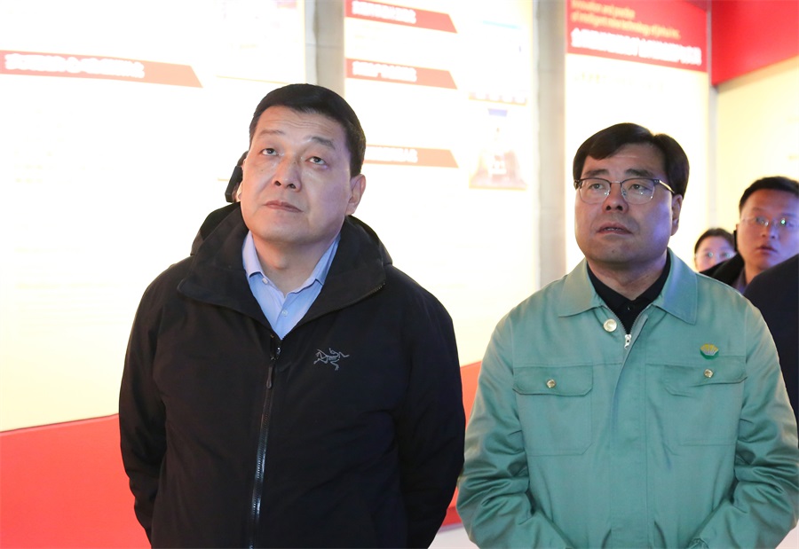 38-2023年12月，民建甘肅省委員會(huì)主任委員，全國(guó)政協(xié)委員，甘肅省政協(xié)常委，省生態(tài)環(huán)境廳廳長(zhǎng)，省核安全局局長(zhǎng)葛建團(tuán)蒞臨金徽股份調(diào)研。.jpg