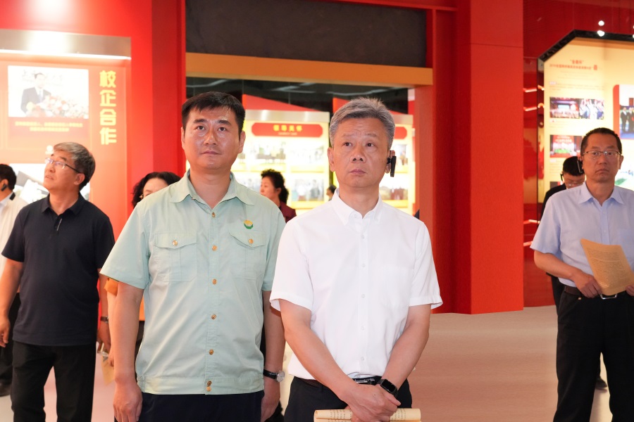 2024.06.23全國(guó)政協(xié)委員、省政協(xié)副主席、民盟甘肅省委會(huì)主委劉仲奎蒞臨金徽股份調(diào)研.jpg