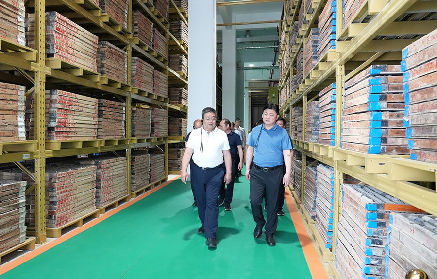 51-2022年6月，省農(nóng)業(yè)農(nóng)村廳一級(jí)巡視員朱寶瑩蒞臨金徽股份調(diào)研綠色礦山建設(shè)工作。.jpg