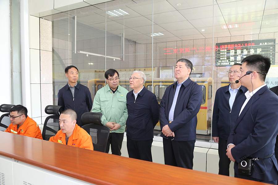 全國(guó)政協(xié)常委，省政協(xié)副主席，民進(jìn)中央常委、甘肅省主委尚勛武調(diào)研金徽股份時(shí)強(qiáng)調(diào)，要加強(qiáng)科技創(chuàng)新與人才培養(yǎng)。-900.jpg