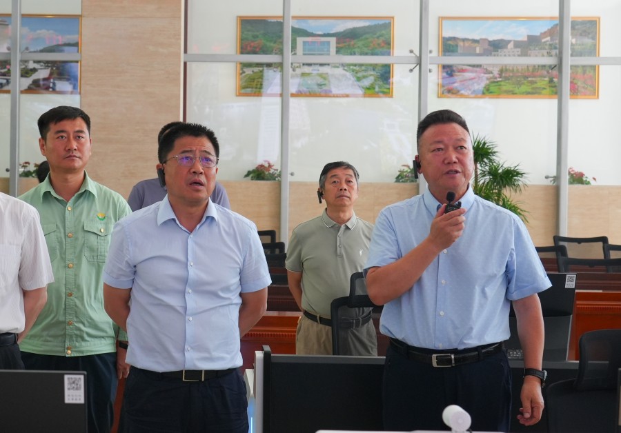 省自然資源廳黨組書記、廳長(zhǎng)張曉軍蒞臨金徽股份調(diào)研綠色礦山建設(shè)工作_副本.jpg